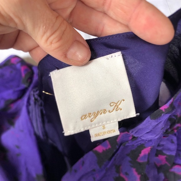 ARYN K Deep V Patterned Silk Top - Picture 7 of 14